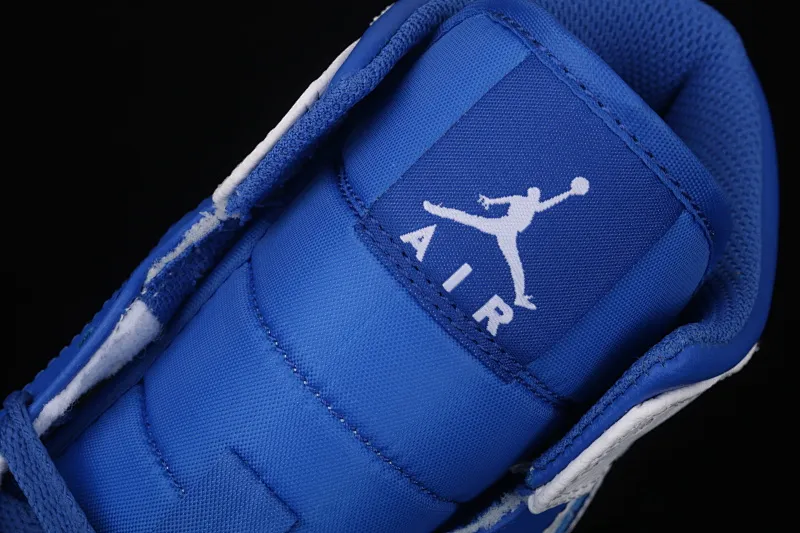 All categories Air Jordan Jordan series basketball shoes Air Jordan 1 Mid Air Jordan Mid AJ1 Joe 1 white and blue Little Lightning Zhongbang series basketball shoes 554724-114